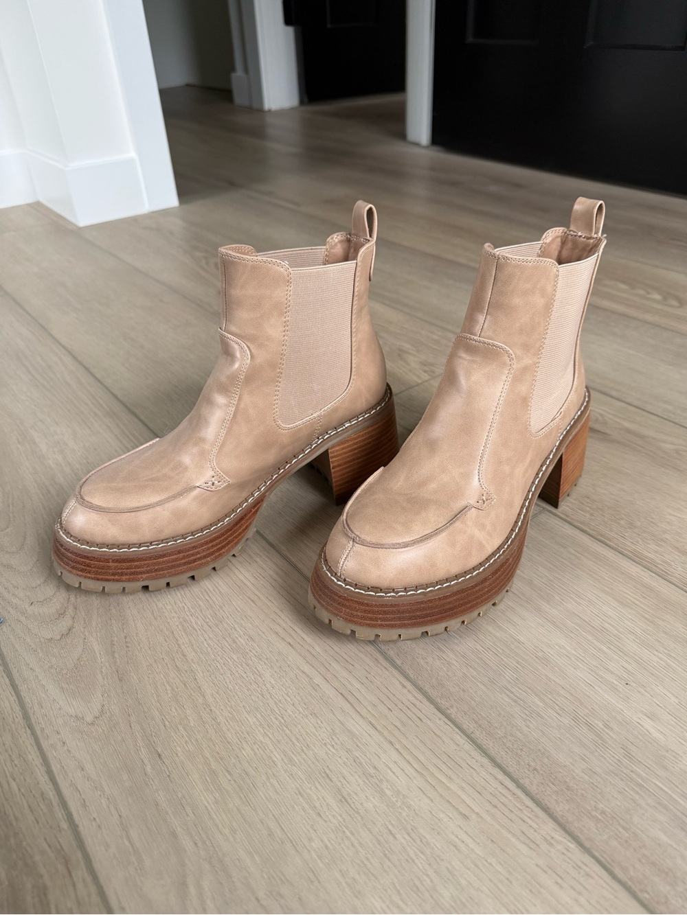MIA Chunky Platform Chelsea Boot in Light Tan
